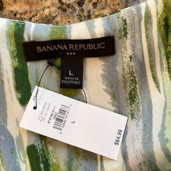 BNWT Banana Republic top, V neck, silky feel size L - Picture 5 of 7